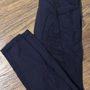 ZYIA Navy pocket capris Sleek Fitted Design